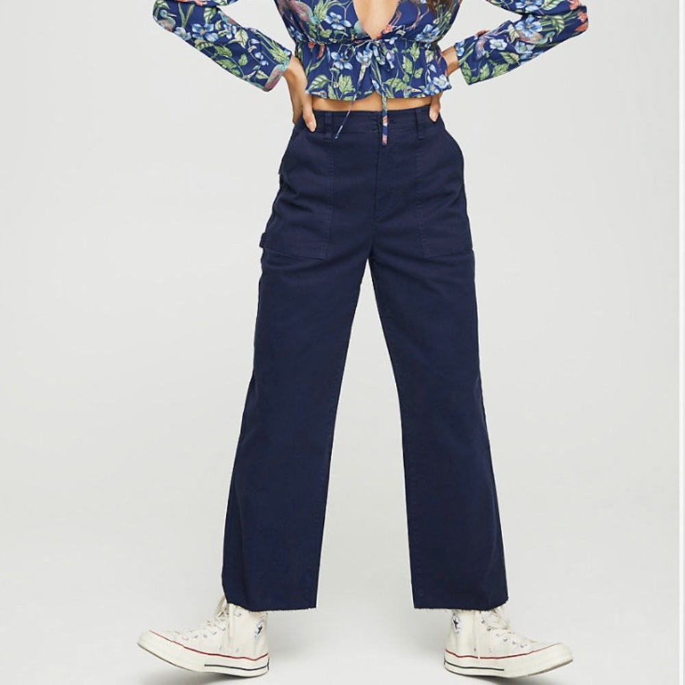 Super trendy wide leg “cargo” crop